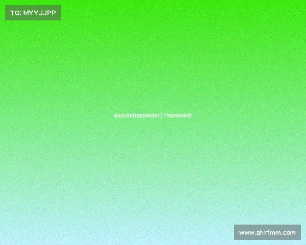 梦幻联动 拉塞尔穿曾凡博首钢球衣助威 CBA总决赛场边亲切互动